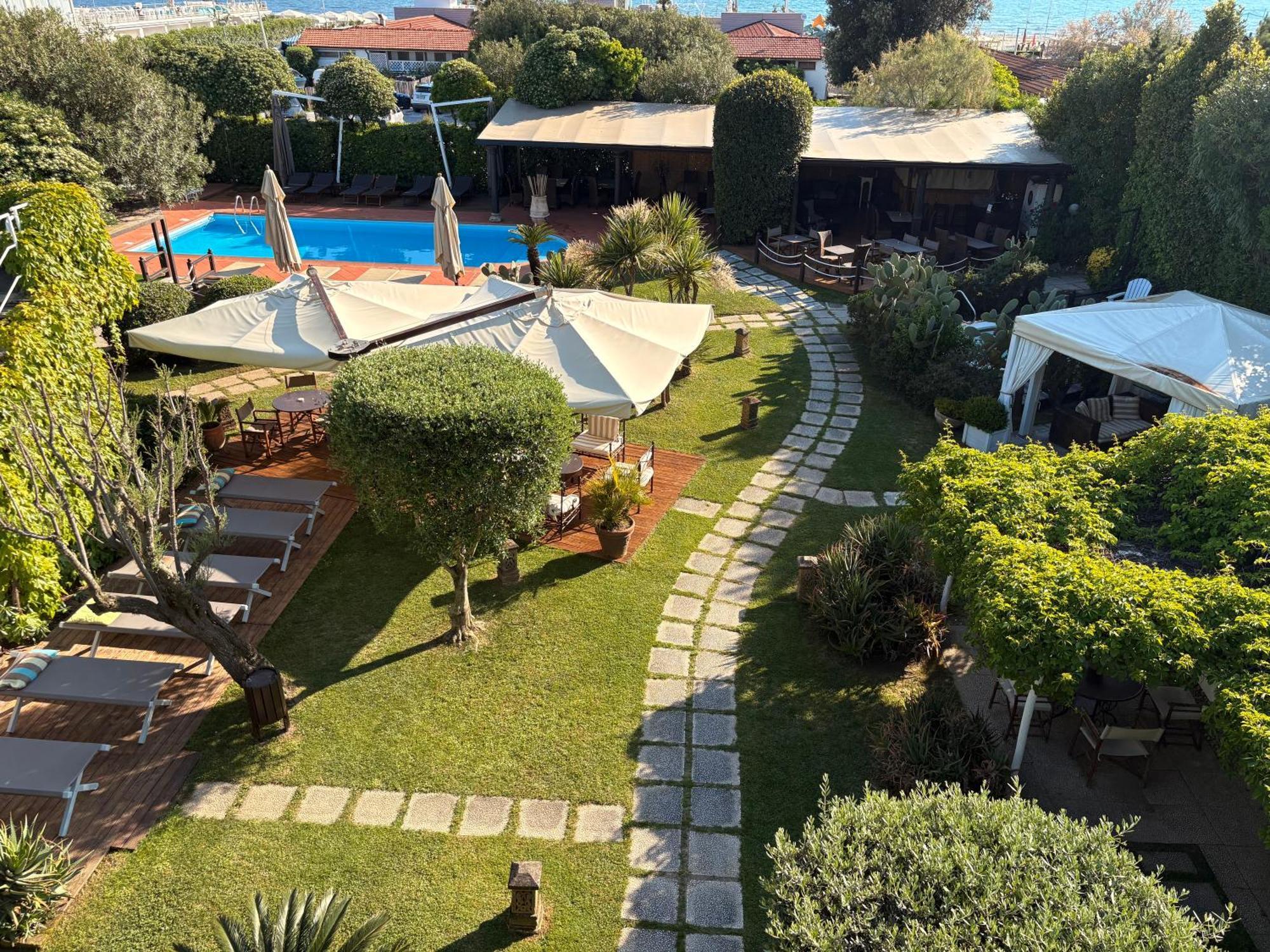 מרינה די קררה Hotel Atlantic מראה חיצוני תמונה