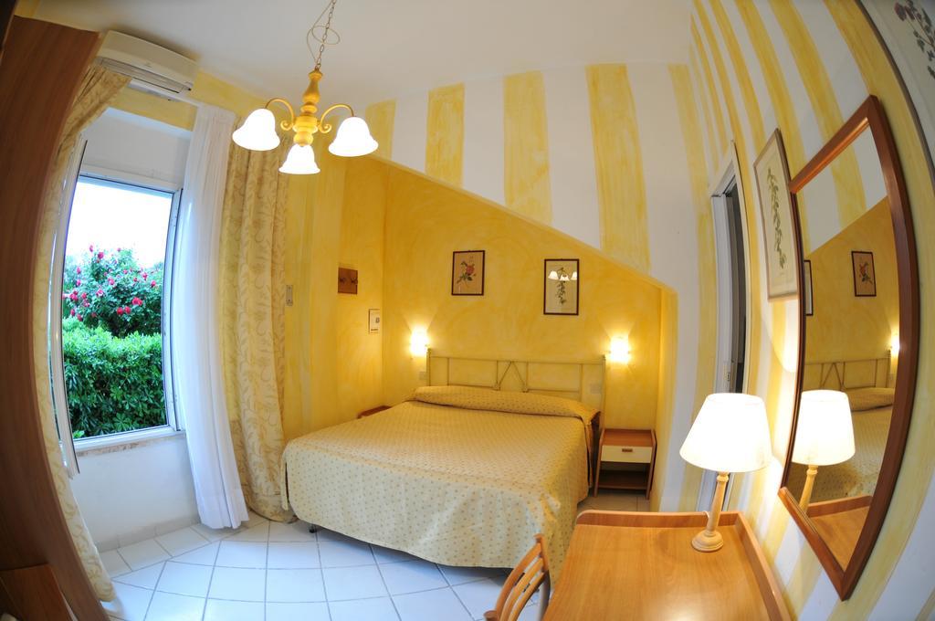 מרינה די קררה Hotel Atlantic חדר תמונה